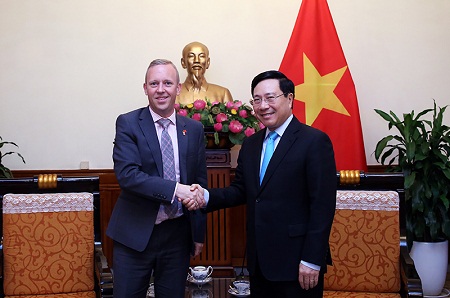  Deputy PM and FM Pham Binh Minh  receives UK Ambassador to Viet Nam Gareth Ward, Ha Noi, September 19, 2018