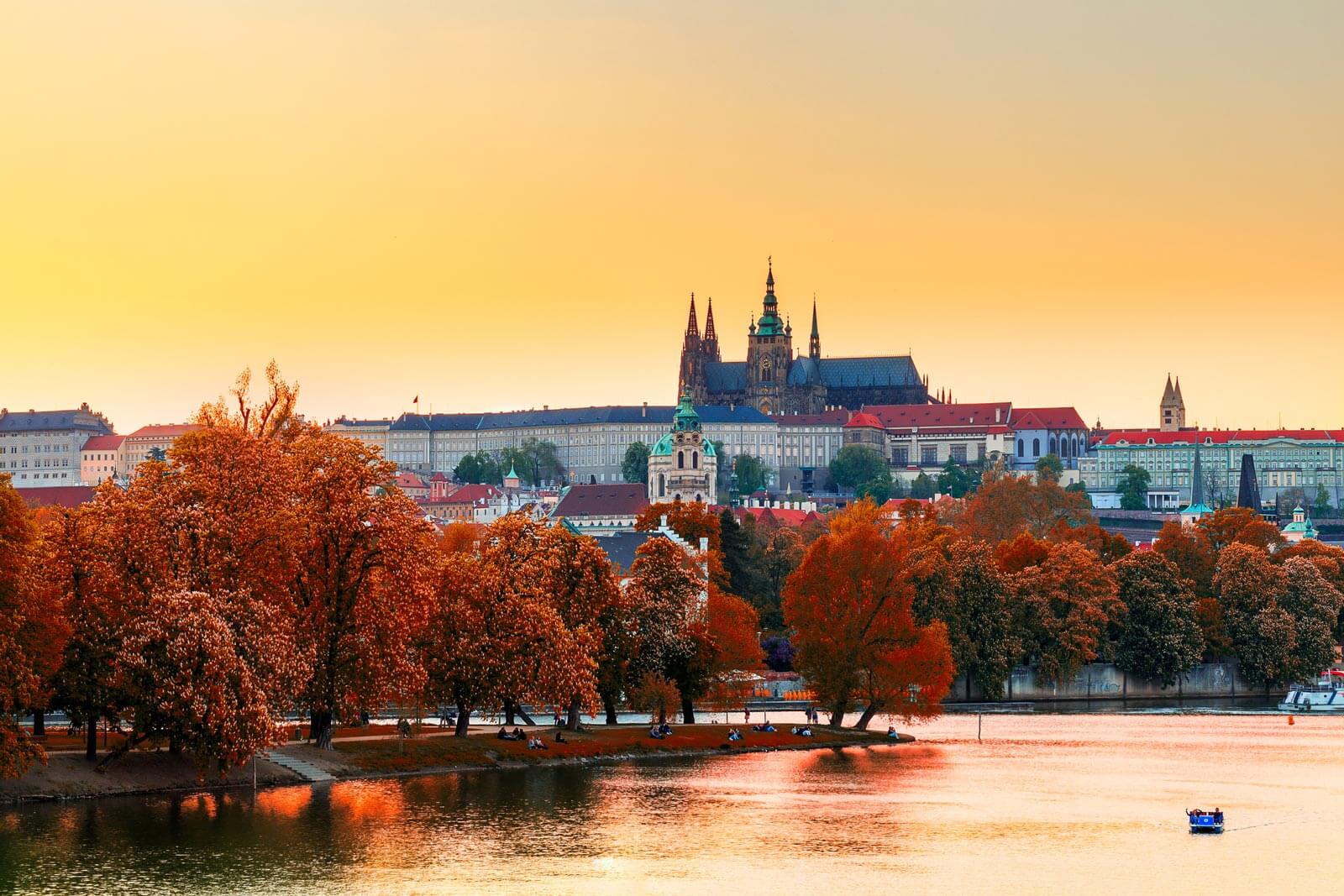 Prague, Czech – Điểm du lịch Châu Âu mùa thu lý tưởng